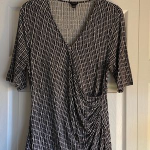Women's Ann Taylor Blouse Faux Wrap Short Sleeve Black White Pattern Sz XL
